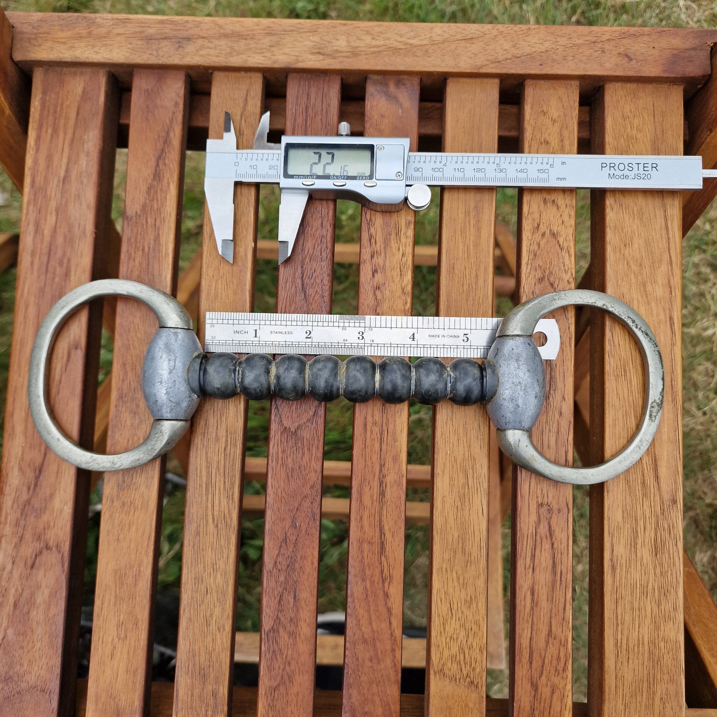 5.25" eggbutt nylon ribbed snaffle Bit B985