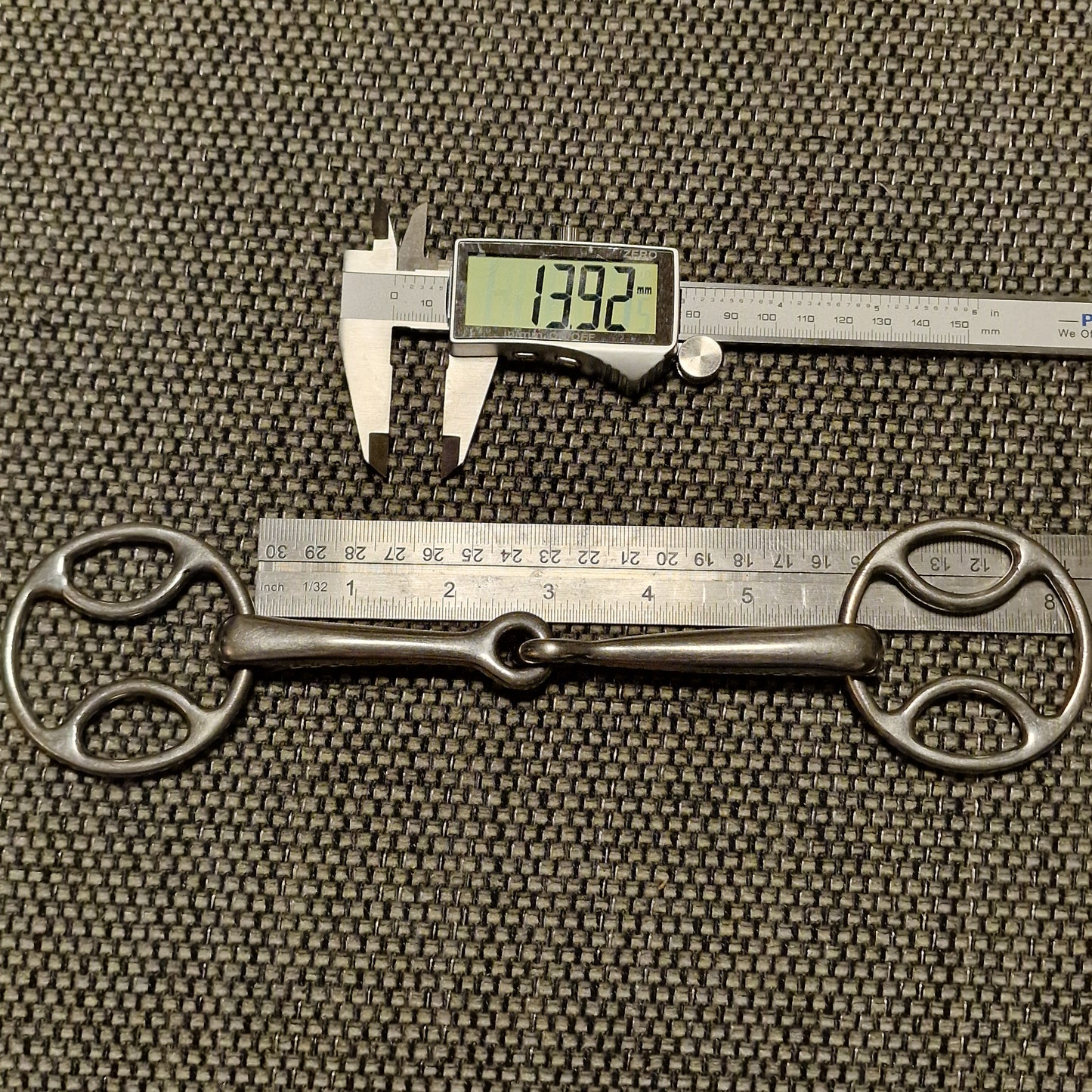 5.75" bevel jointed snaffle bit B703