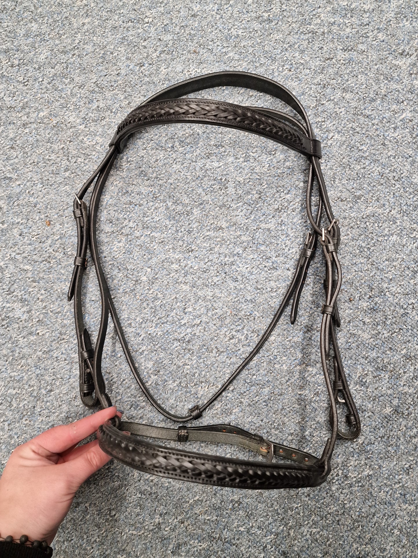 Cob/full black English leather cavesson bridle