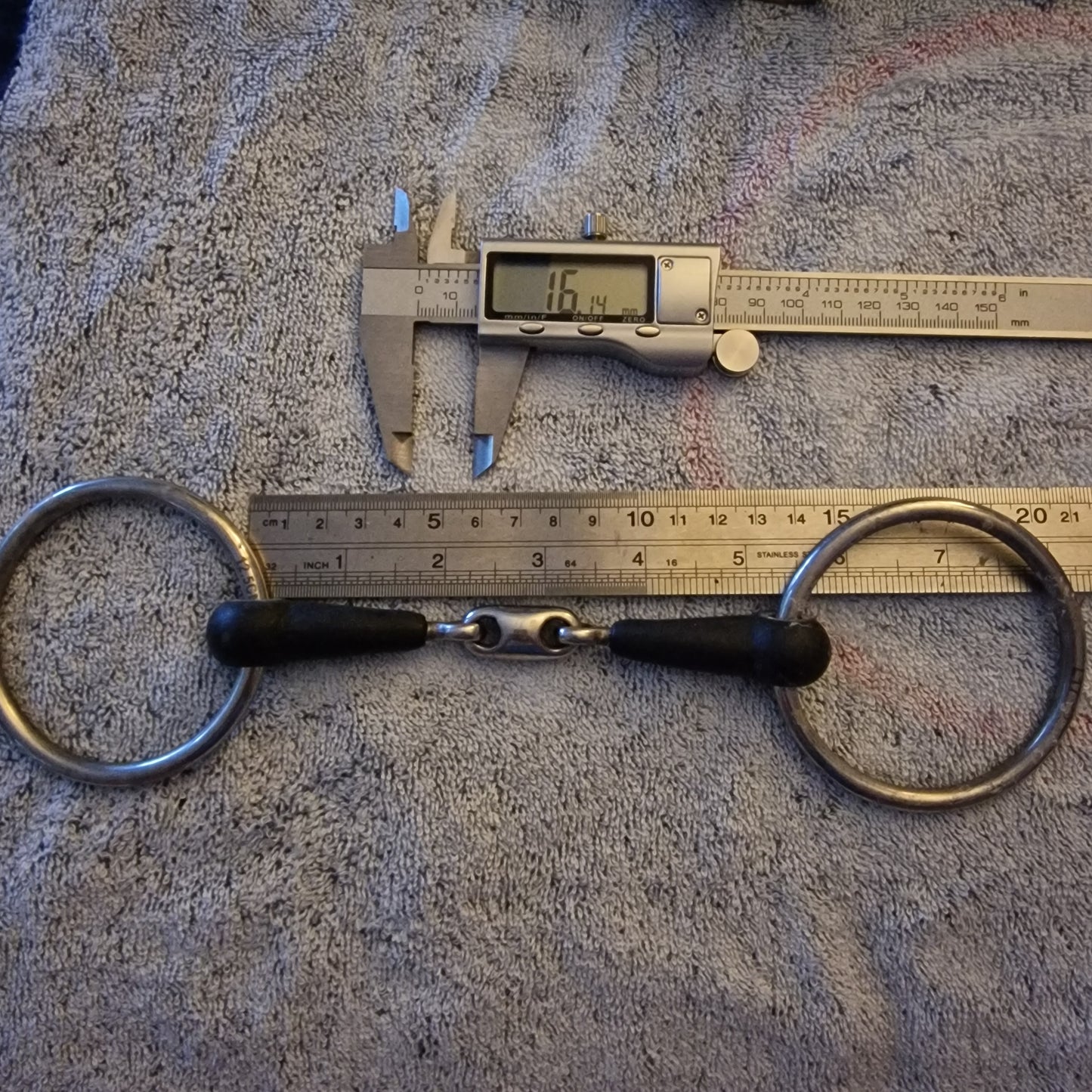5" shires equikind rubber lozenge loose ring snaffle bit B498