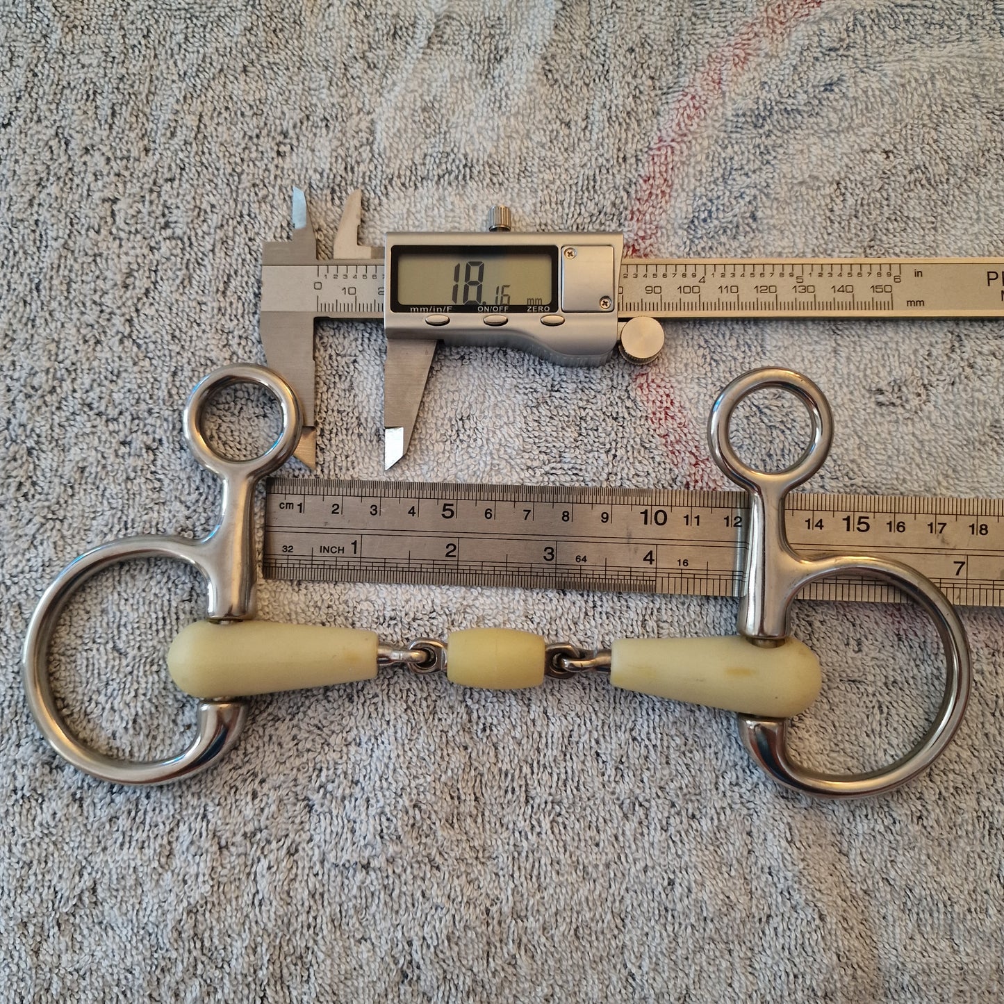 4.75" happy mouth lozenge hanging cheek snaffle Bit B1153